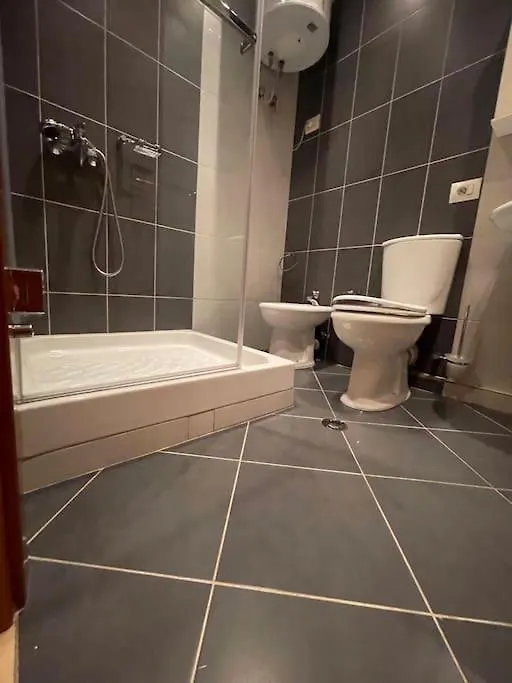 Stylish Central Apartment Τίρανα