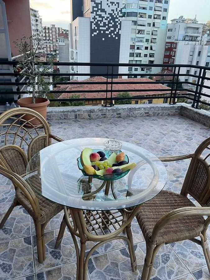 Stylish Central Apartment Τίρανα